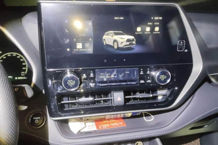 Used Toyota Highlander 2024 2.5L Smart e-Power Dual-Motor All-Wheel-Drive Elite Version – 7 Seats Audio And AC Panel