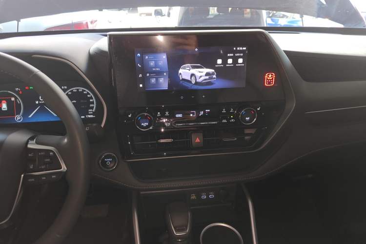 Used Toyota Highlander 2024 2.5L Smart Electric Hybrid Dual-Motor Two-Wheel Drive Luxury Version 7 Seats Audio And AC Panel