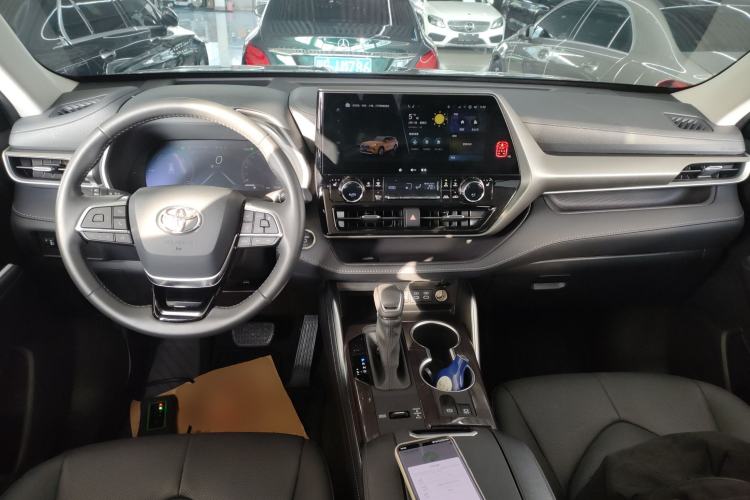 Used Toyota Highlander 2024 2.5L Smart Electric Hybrid Dual-Engine Four-Wheel Drive Prestige Version – 7 Seats Center Console
