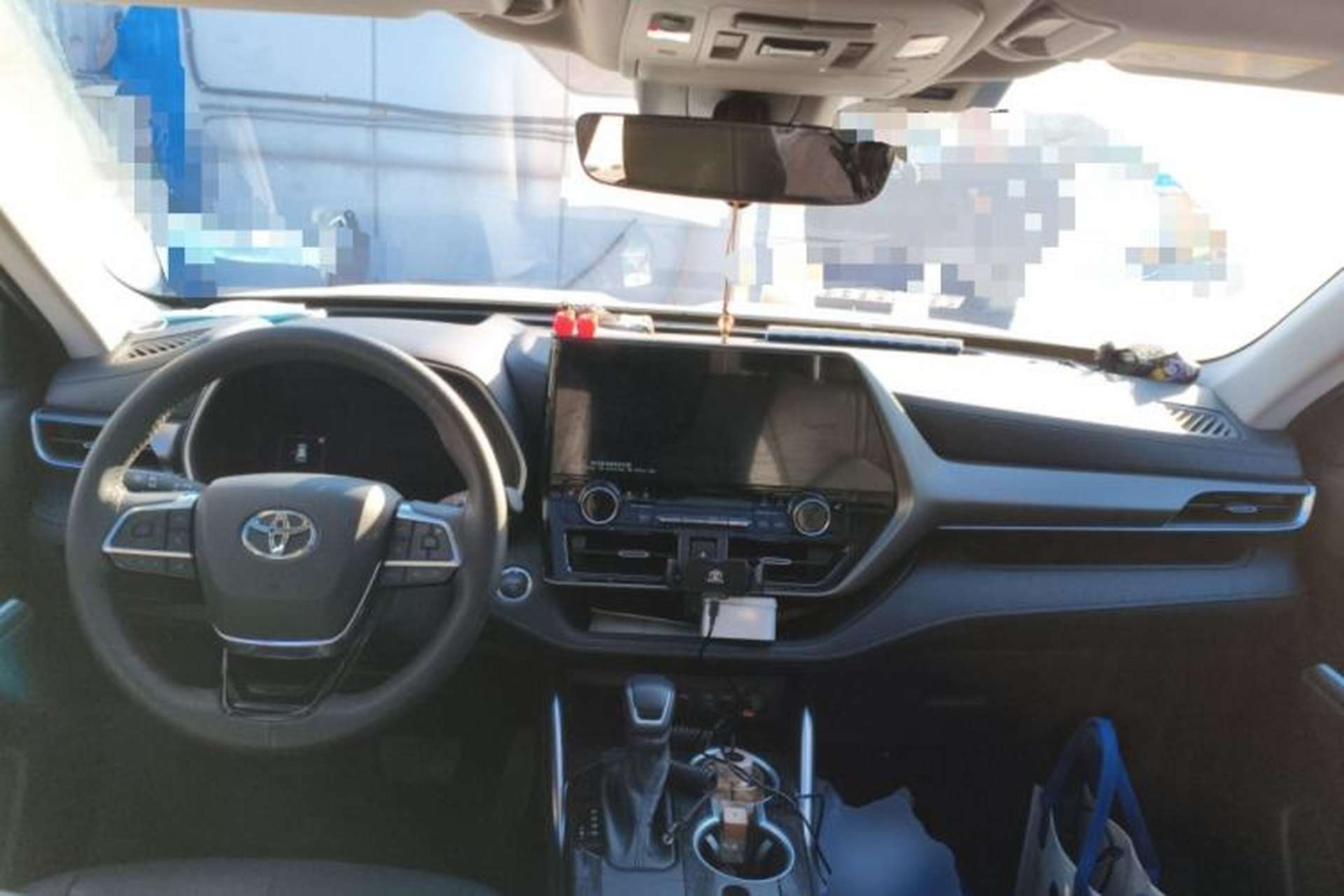 Used Toyota Highlander 2024 2.5L Smart Electric Hybrid Dual-Engine Four-Wheel Drive Prestige Version – 7 Seats Center Console