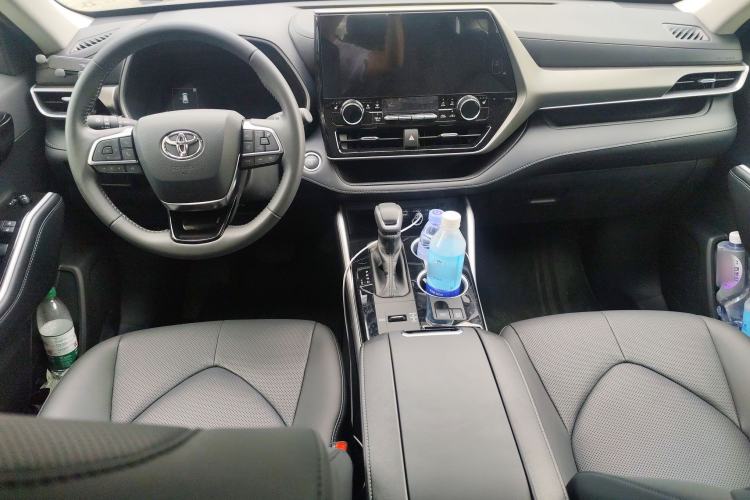 Used Toyota Highlander 2024 2.5L Smart Electric Hybrid Dual-Motor Two-Wheel Drive Luxury Version 7 Seats Center Console