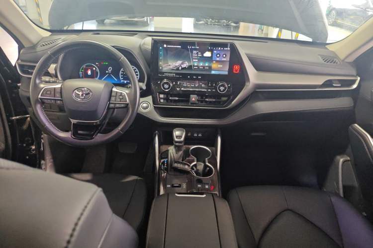 Used Toyota Highlander 2024 2.5L Smart Electric Hybrid Dual-Engine Four-Wheel Drive Prestige Version – 7 Seats Center Console