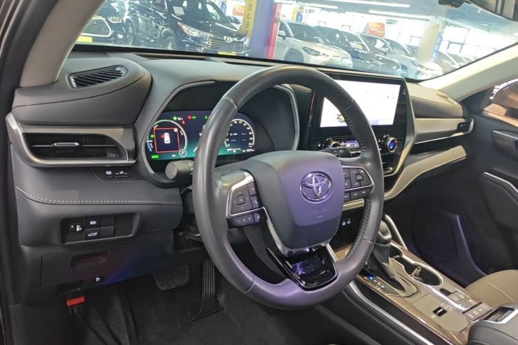 Used Toyota Highlander 2024 2.5L Smart Electric Hybrid Dual-Engine Four-Wheel Drive Prestige Version – 7 Seats Center Console