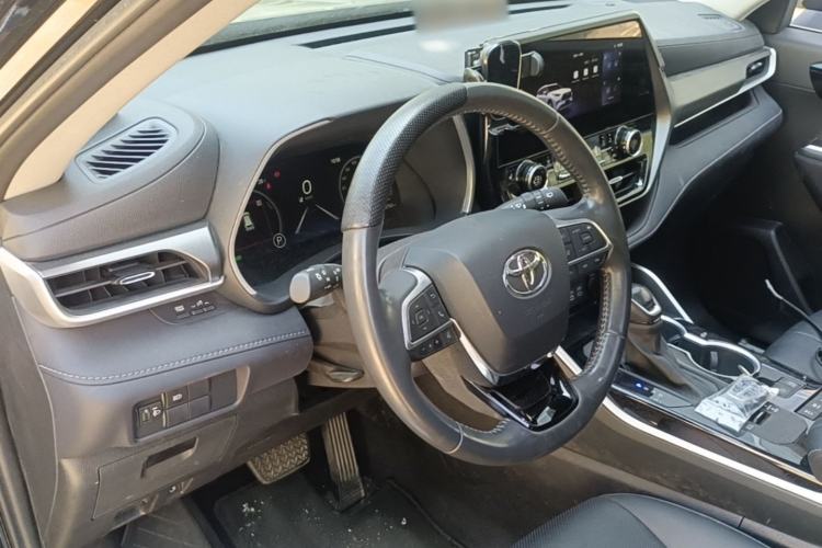 Used Toyota Highlander 2024 2.5L Smart Electric Hybrid Dual-Motor All-Wheel-Drive Luxury 7-Seater Center Console