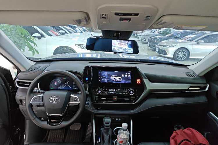 Used Toyota Highlander 2024 2.5L Smart Electric Hybrid Dual-Engine Two-Wheel Drive Elite Version 7 Seats Center Console