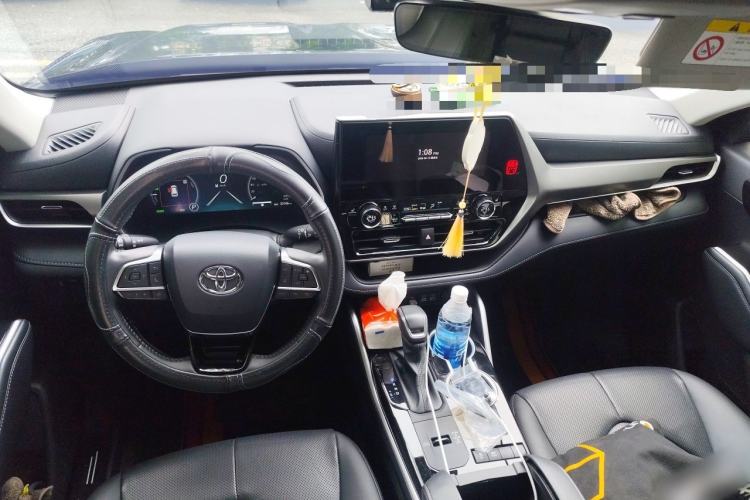 Used Toyota Highlander 2024 2.5L Smart Electric Hybrid Dual-Motor Two-Wheel Drive Luxury Version 7 Seats Center Console