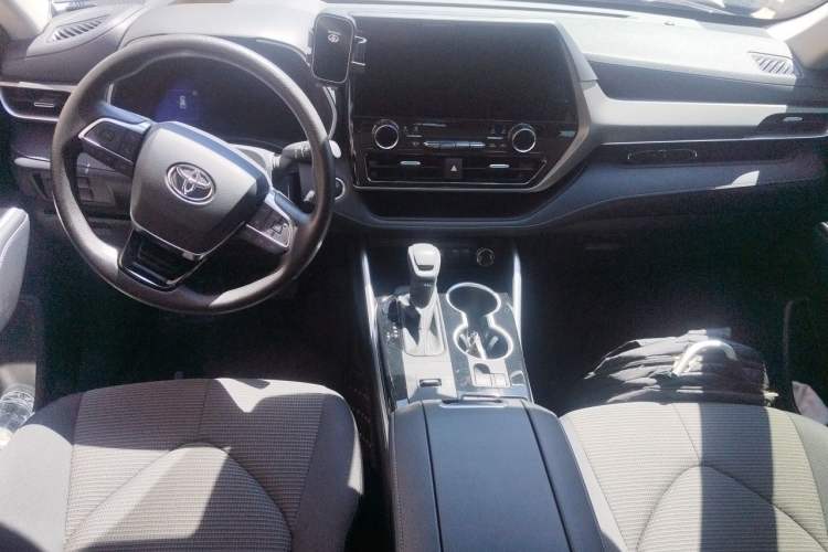 Used Toyota Highlander 2024 2.5L Smart e-Power Dual-Motor All-Wheel-Drive Elite Version – 7 Seats Center Console