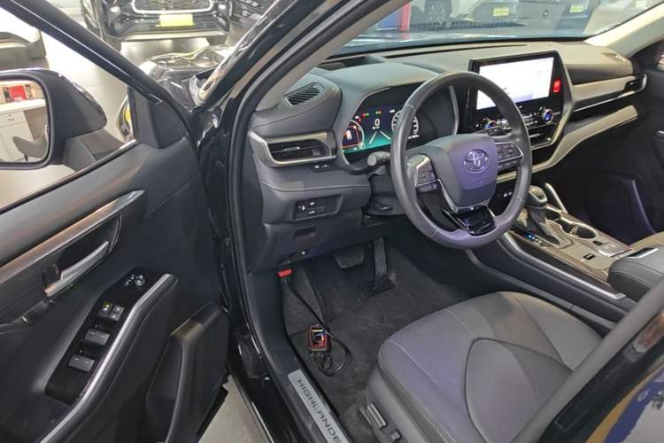 Used Toyota Highlander 2024 2.5L Smart Electric Hybrid Dual-Engine Four-Wheel Drive Prestige Version – 7 Seats Driver Seat