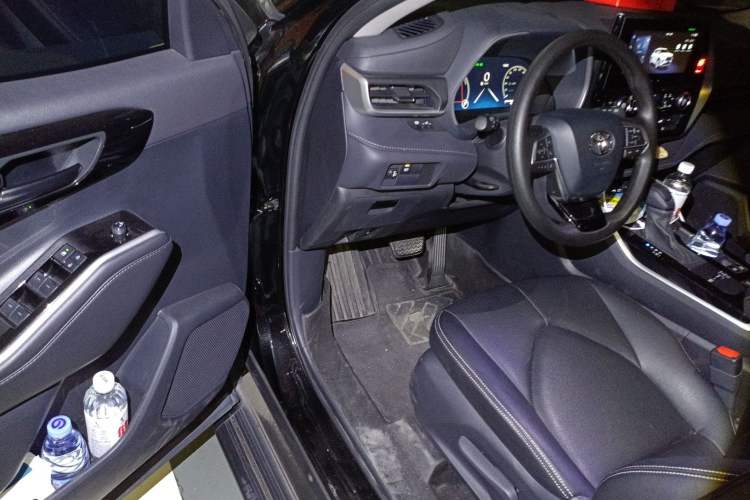 Used Toyota Highlander 2024 2.5L Smart Electric Hybrid Dual-Motor Two-Wheel-Drive Elite Edition 5 Seats Driver Seat