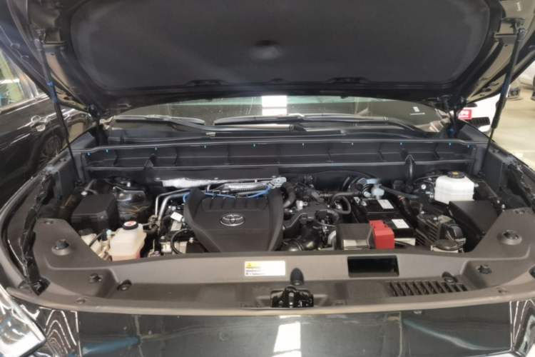 Used Toyota Highlander 2024 380T Four-Wheel Drive Prestige Version 7 Seats Engine Bay