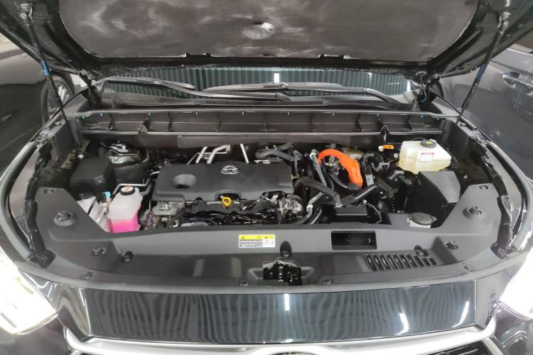 Used Toyota Highlander 2024 2.5L Smart Electric Hybrid Dual-Engine Four-Wheel Drive Prestige Version – 7 Seats Engine Bay