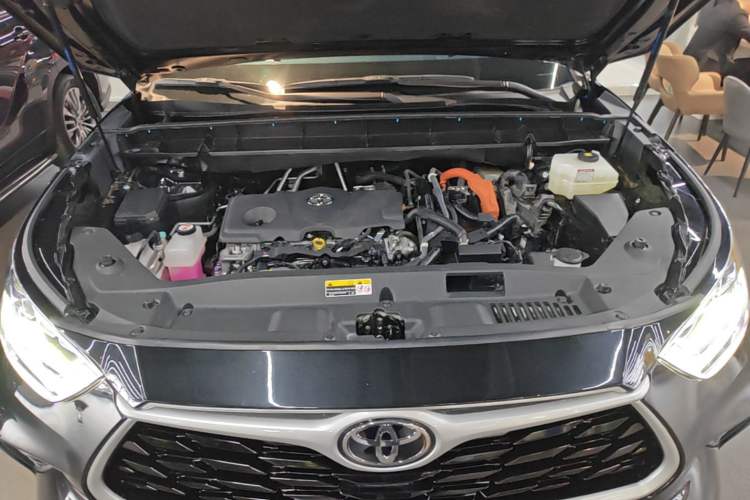 Used Toyota Highlander 2024 2.5L Smart Electric Hybrid Dual-Engine Four-Wheel Drive Prestige Version – 7 Seats Engine Bay
