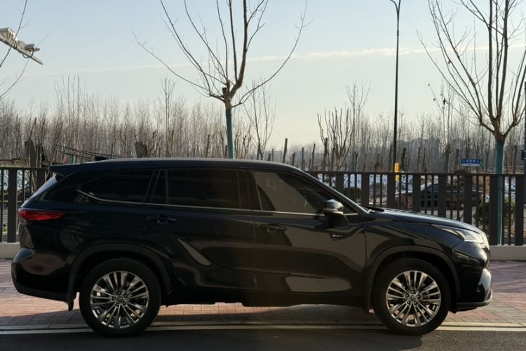 Used Toyota Highlander 2024 2.5L Smart Electric Hybrid Dual-Engine Four-Wheel Drive Prestige Version – 7 Seats Exterior 12