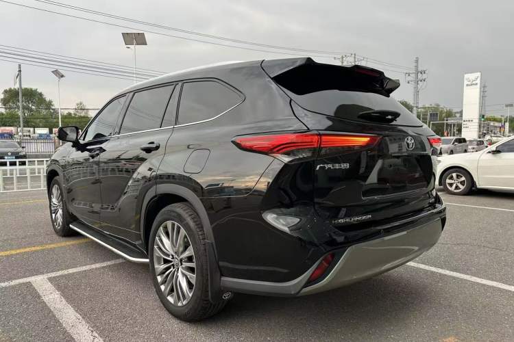 Used Toyota Highlander 2024 2.5L Smart Electric Hybrid Dual-Engine Four-Wheel Drive Prestige Version – 7 Seats Exterior 3
