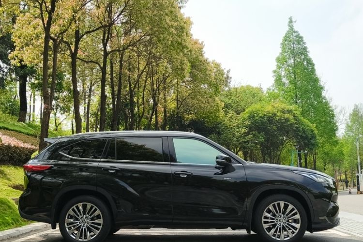 Used Toyota Highlander 2024 2.5L Smart Electric Hybrid Dual-Engine Four-Wheel Drive Prestige Version – 7 Seats Exterior 3