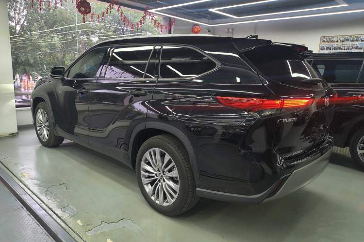 Used Toyota Highlander 2024 2.5L Smart e-Power Dual-Motor All-Wheel-Drive Supreme Edition – 7 Seats Exterior 3