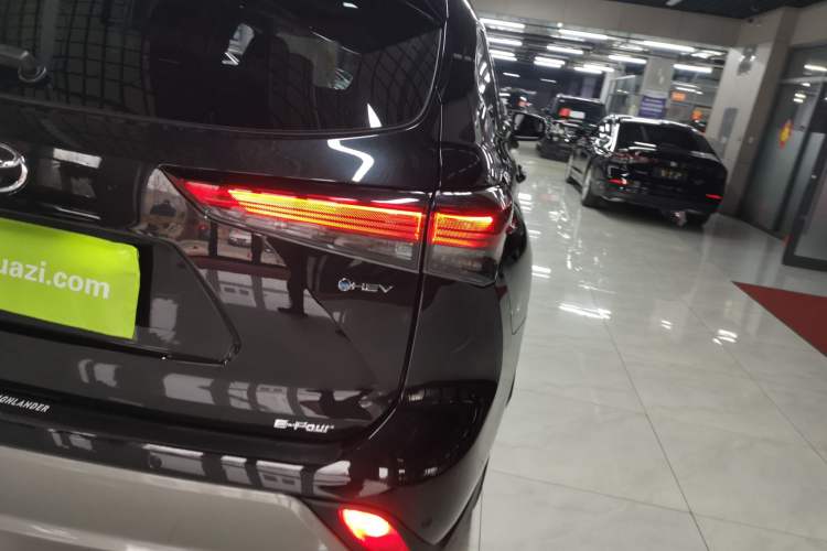 Used Toyota Highlander 2024 2.5L Smart Electric Hybrid Dual-Engine Four-Wheel Drive Prestige Version – 7 Seats Exterior 3