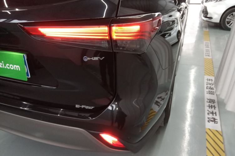 Used Toyota Highlander 2024 2.5L Smart Electric Hybrid Dual-Engine Four-Wheel Drive Prestige Version – 7 Seats Exterior 3