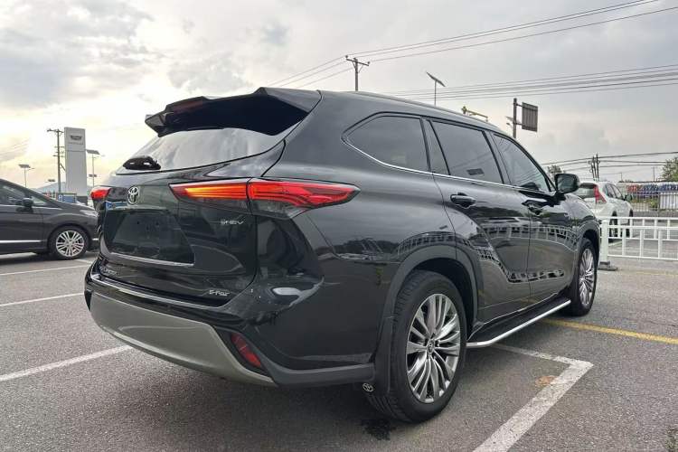 Used Toyota Highlander 2024 2.5L Smart Electric Hybrid Dual-Engine Four-Wheel Drive Prestige Version – 7 Seats Exterior 5