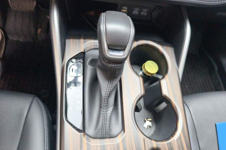 Used Toyota Highlander 2024 2.5L Smart Electric Hybrid Dual-Engine Four-Wheel Drive Prestige Version – 7 Seats Gear Lever