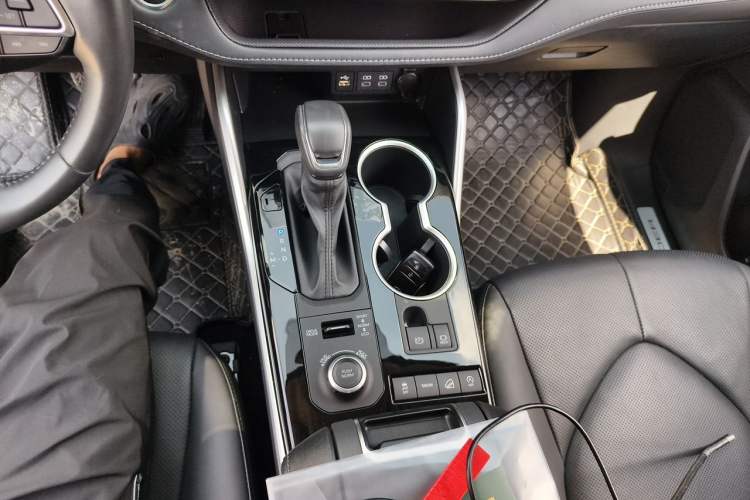 Used Toyota Highlander 2024 380T Four-Wheel Drive Luxury Version 7 Seats Gear Lever