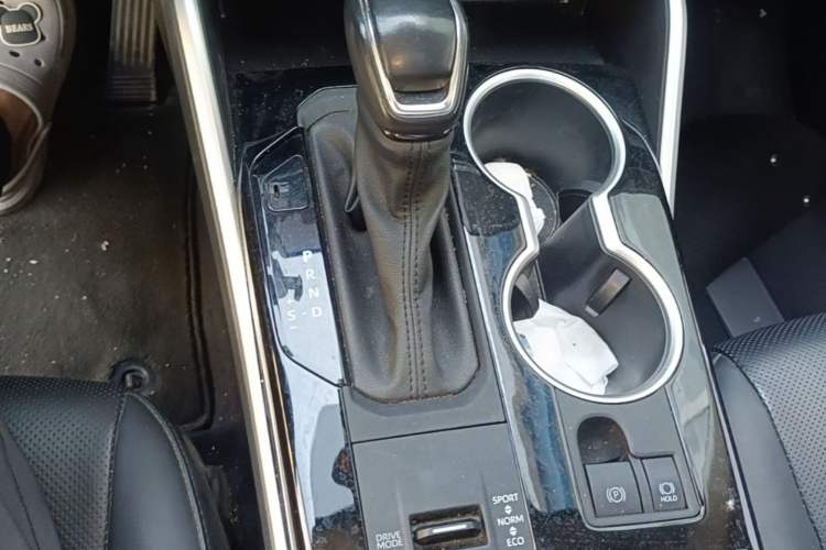 Used Toyota Highlander 2024 2.5L Smart Electric Hybrid Dual-Motor All-Wheel-Drive Luxury 7-Seater Gear Lever