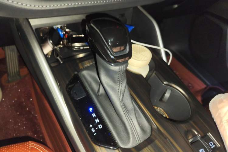 Used Toyota Highlander 2024 2.5L Smart Electric Hybrid Dual-Motor Two-Wheel-Drive Elite Edition 5 Seats Gear Lever