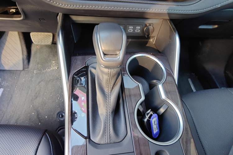 Used Toyota Highlander 2024 2.5L Smart Electric Hybrid Dual-Engine Four-Wheel Drive Prestige Version – 7 Seats Gear Lever