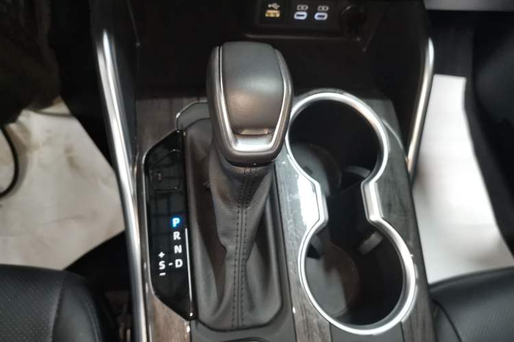 Used Toyota Highlander 2024 2.5L Smart Electric Hybrid Dual-Engine Four-Wheel Drive Prestige Version – 7 Seats Gear Lever