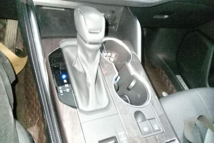 Used Toyota Highlander 2024 2.5L Smart Electric Hybrid Dual-Engine Four-Wheel Drive Prestige Version – 7 Seats Gear Lever