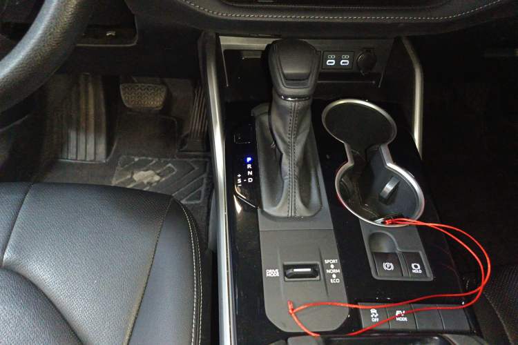 Used Toyota Highlander 2024 2.5L Smart Electric Hybrid Dual-Motor Two-Wheel-Drive Elite Edition 5 Seats Gear Lever