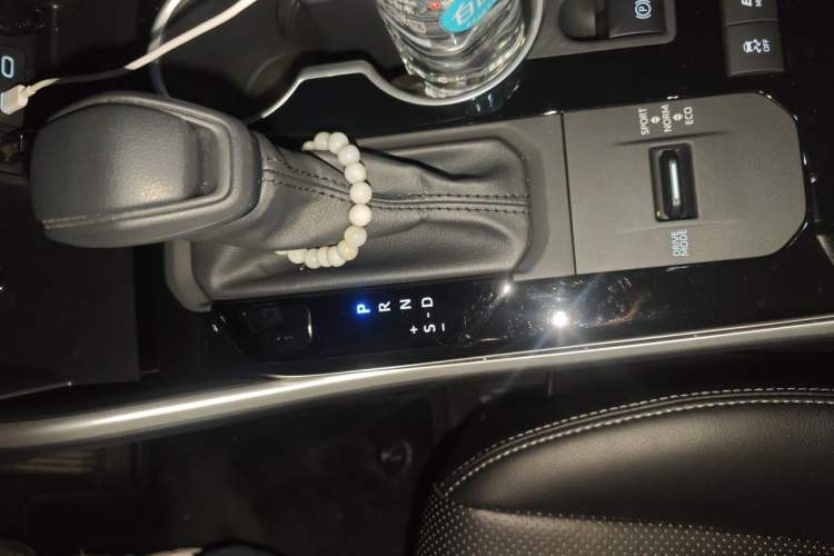 Used Toyota Highlander 2024 2.5L Smart Electric Hybrid Dual-Motor Two-Wheel-Drive Elite Edition 5 Seats Gear Lever