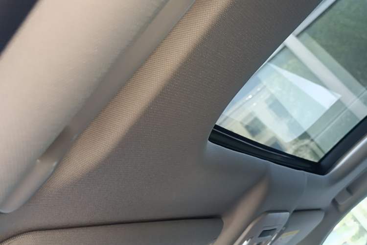 Used Toyota Highlander 2024 2.5L Smart Electric Hybrid Dual-Motor All-Wheel-Drive Luxury 7-Seater Headliner
