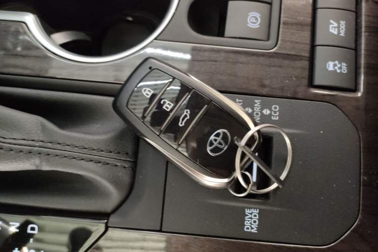 Used Toyota Highlander 2024 2.5L Smart Electric Hybrid Dual-Engine Four-Wheel Drive Prestige Version – 7 Seats Interior 1