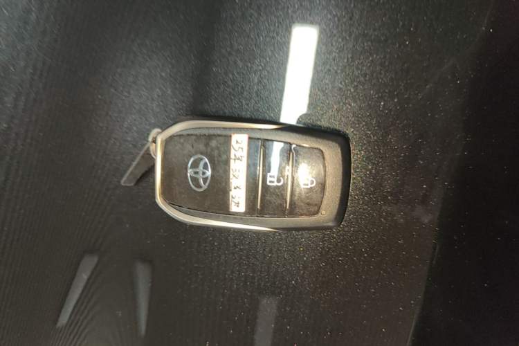 Used Toyota Highlander 2024 2.5L Smart Electric Hybrid Dual-Motor Two-Wheel-Drive Elite Edition 5 Seats Interior 1