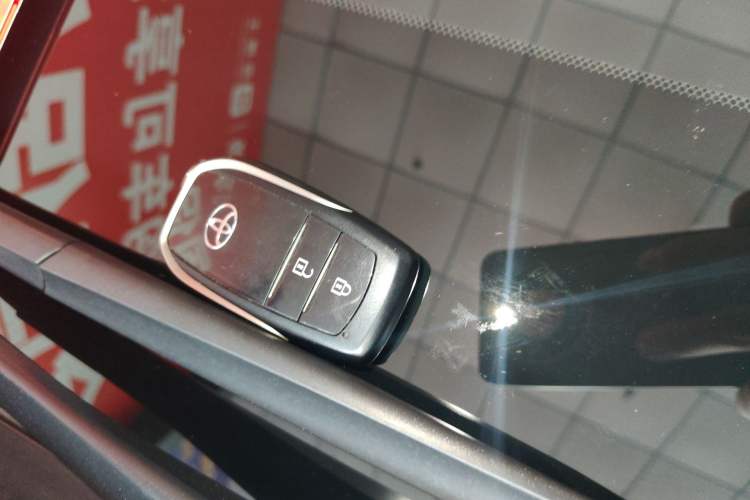 Used Toyota Highlander 2024 2.5L Smart Electric Hybrid Dual-Motor Two-Wheel Drive Luxury Version 7 Seats Interior 1