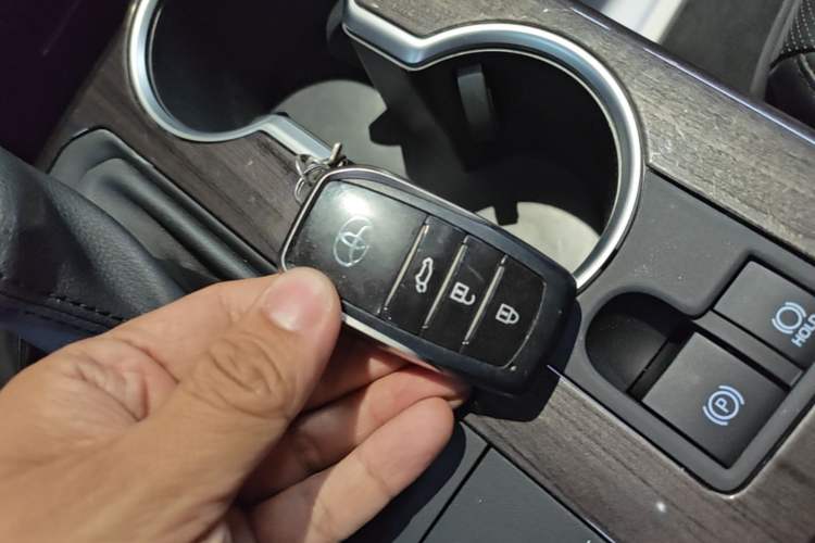 Used Toyota Highlander 2024 2.5L Smart Electric Hybrid Dual-Engine Four-Wheel Drive Prestige Version – 7 Seats Interior 1