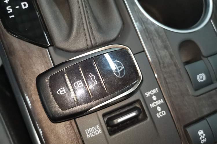 Used Toyota Highlander 2024 2.5L Smart Electric Hybrid Dual-Engine Four-Wheel Drive Prestige Version – 7 Seats Interior 1