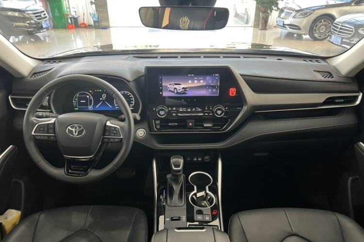 Used Toyota Highlander 2024 2.5L Smart Electric Hybrid Dual-Motor Two-Wheel Drive Luxury Version 7 Seats Interior 1
