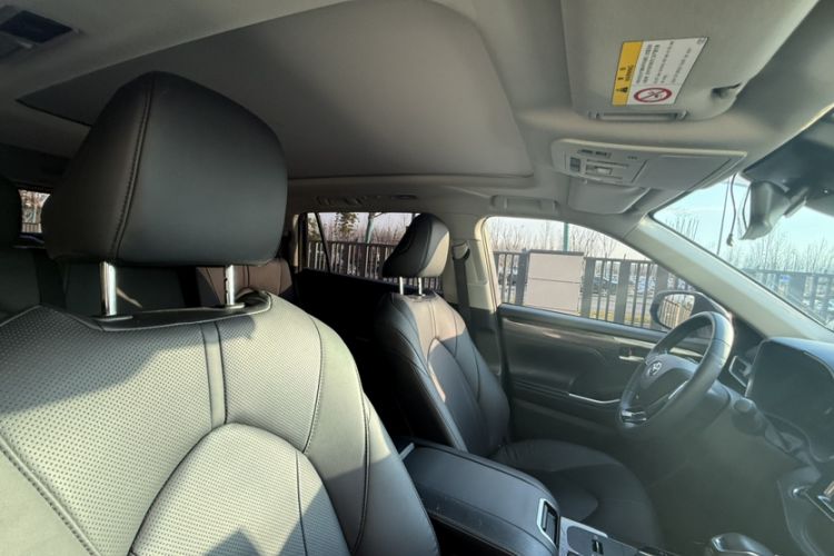 Used Toyota Highlander 2024 2.5L Smart Electric Hybrid Dual-Engine Four-Wheel Drive Prestige Version – 7 Seats Interior 10