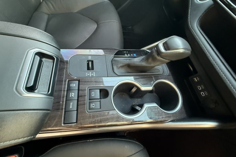 Used Toyota Highlander 2024 2.5L Smart Electric Hybrid Dual-Engine Four-Wheel Drive Prestige Version – 7 Seats Interior 11