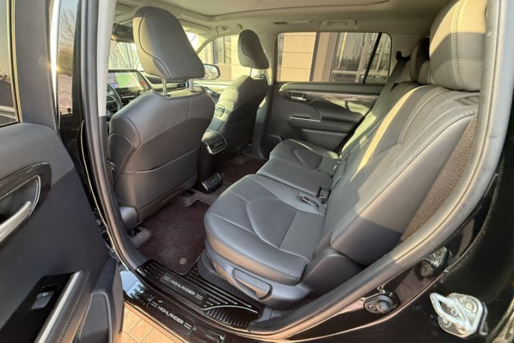 Used Toyota Highlander 2024 2.5L Smart Electric Hybrid Dual-Engine Four-Wheel Drive Prestige Version – 7 Seats Interior 14