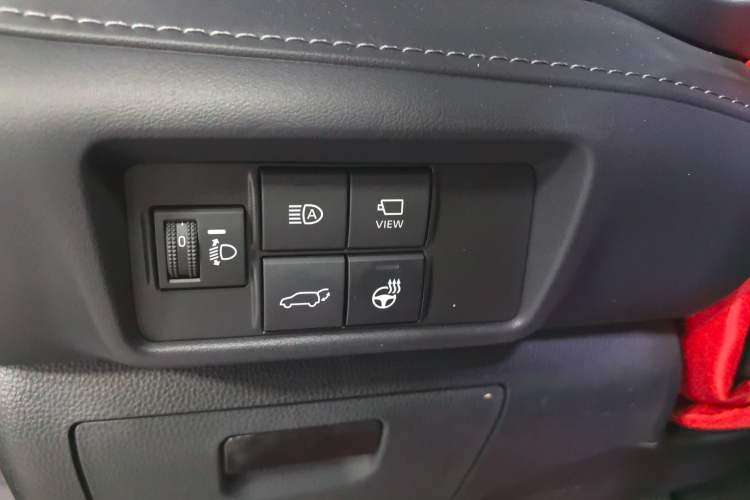 Used Toyota Highlander 2024 2.5L Smart e-Power Dual-Motor All-Wheel-Drive Supreme Edition – 7 Seats Interior 2