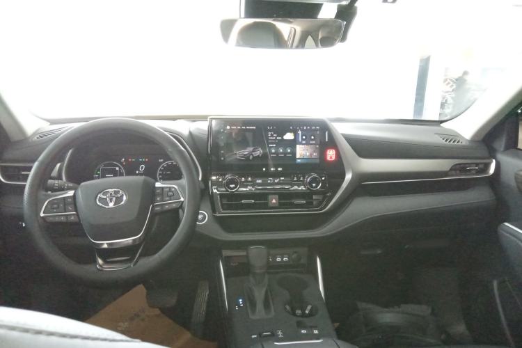Used Toyota Highlander 2024 2.5L Smart Electric Hybrid Dual-Engine Four-Wheel Drive Prestige Version – 7 Seats Interior 2