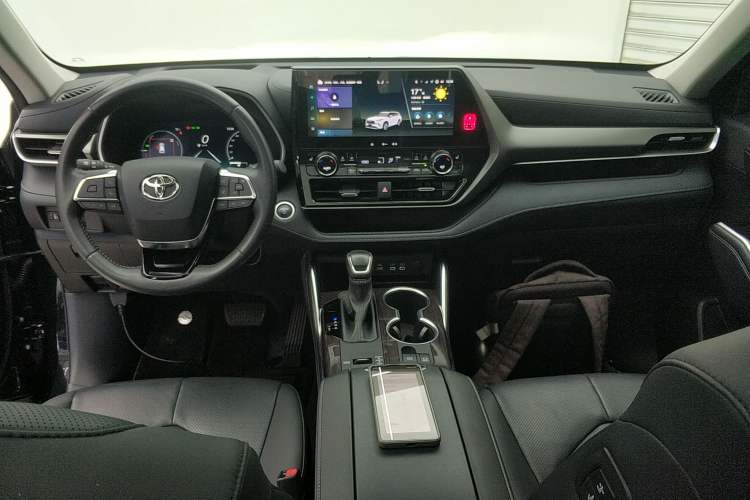 Used Toyota Highlander 2024 2.5L Smart Electric Hybrid Dual-Motor Two-Wheel-Drive Prestige Version 7 Seats Interior 2