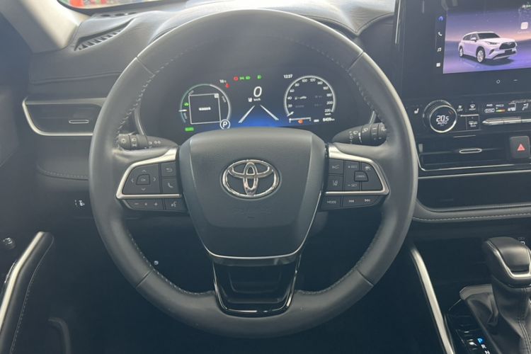 Used Toyota Highlander 2024 2.5L Smart Electric Hybrid Dual-Motor Two-Wheel Drive Luxury Version 7 Seats Interior 2