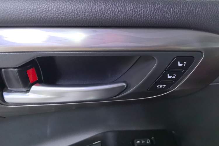 Used Toyota Highlander 2024 2.5L Smart e-Power Dual-Motor All-Wheel-Drive Supreme Edition – 7 Seats Interior 3