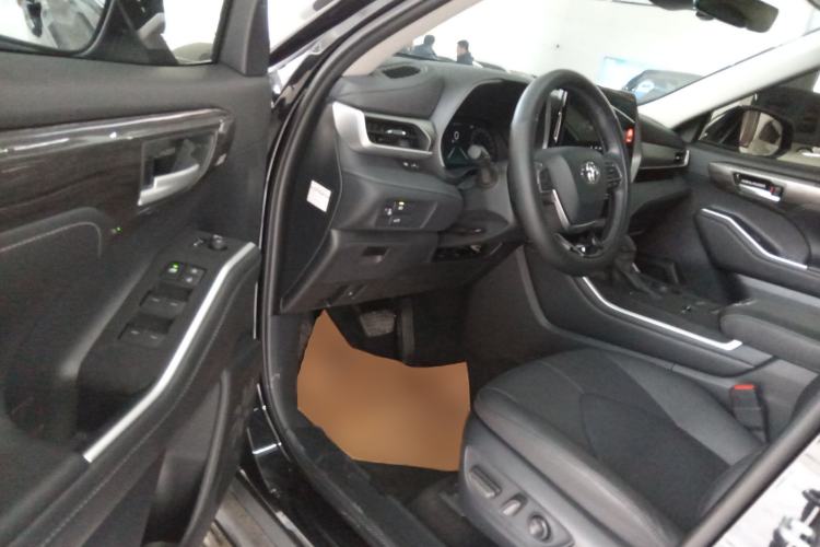 Used Toyota Highlander 2024 2.5L Smart Electric Hybrid Dual-Engine Four-Wheel Drive Prestige Version – 7 Seats Interior 3