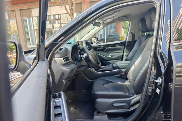Used Toyota Highlander 2024 2.5L Smart Electric Hybrid Dual-Motor Two-Wheel-Drive Elite Edition 5 Seats Interior 3