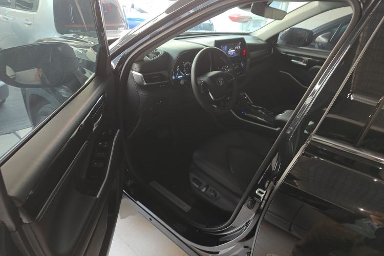 Used Toyota Highlander 2024 2.5L Smart Electric Hybrid Dual-Motor Two-Wheel Drive Luxury Version 7 Seats Interior 3
